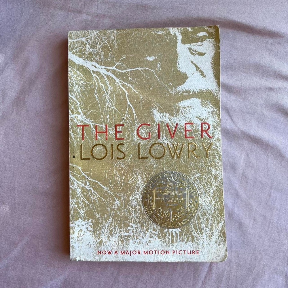 THE GIVER BY LOIS LOWRY 📖